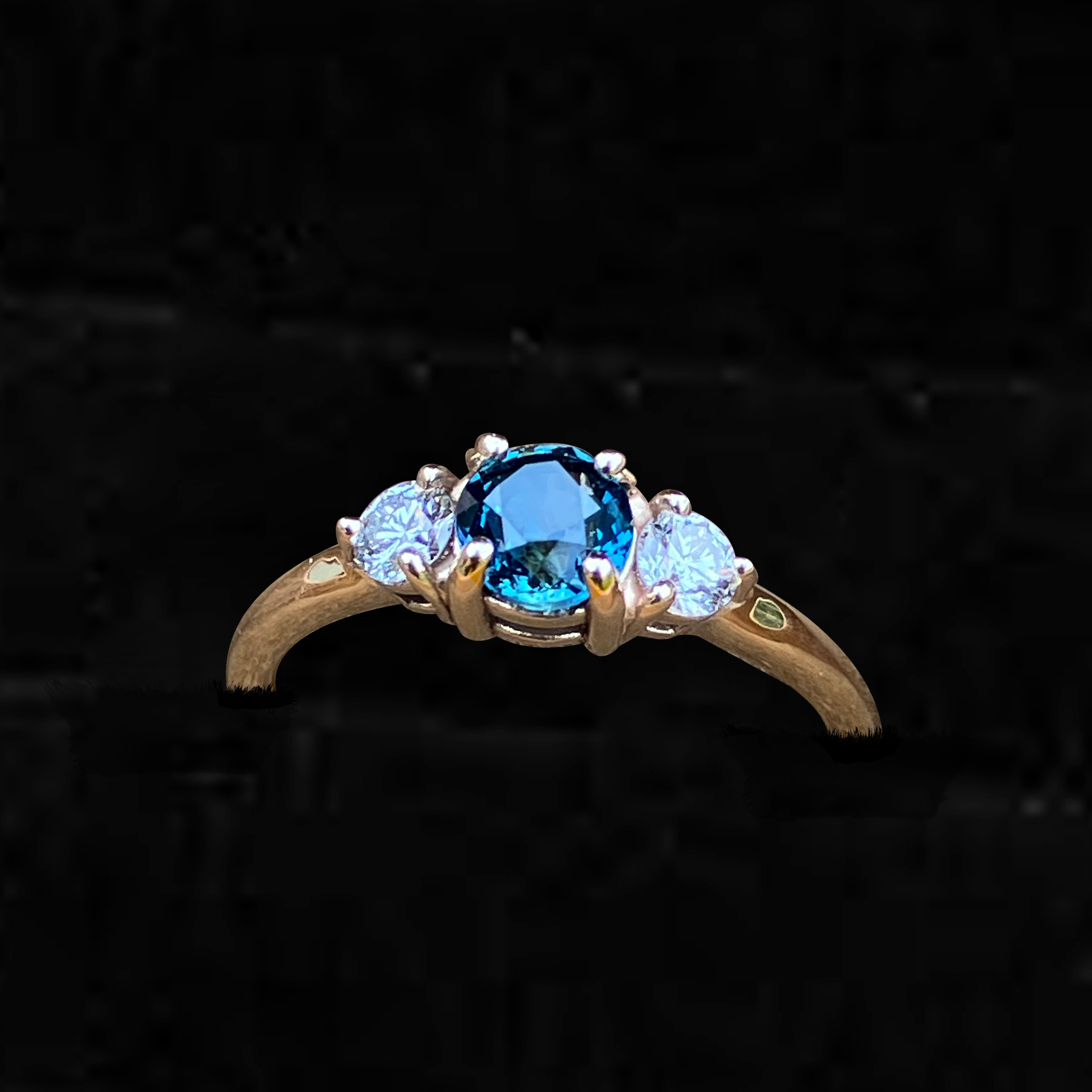 GIA Certified Australian Peacock Sapphire ring with VVS1 diamonds in handcrafted 14k yellow gold